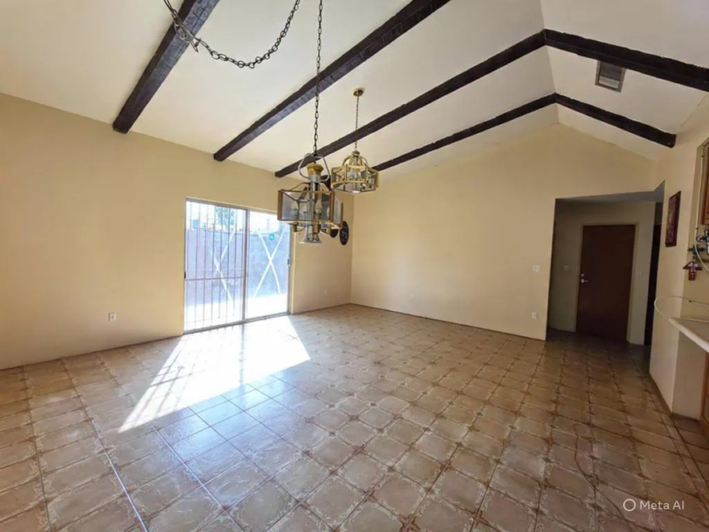 Casa en venta en Jardines del Lago con terreno muy amplio en Mexicali, B.C.