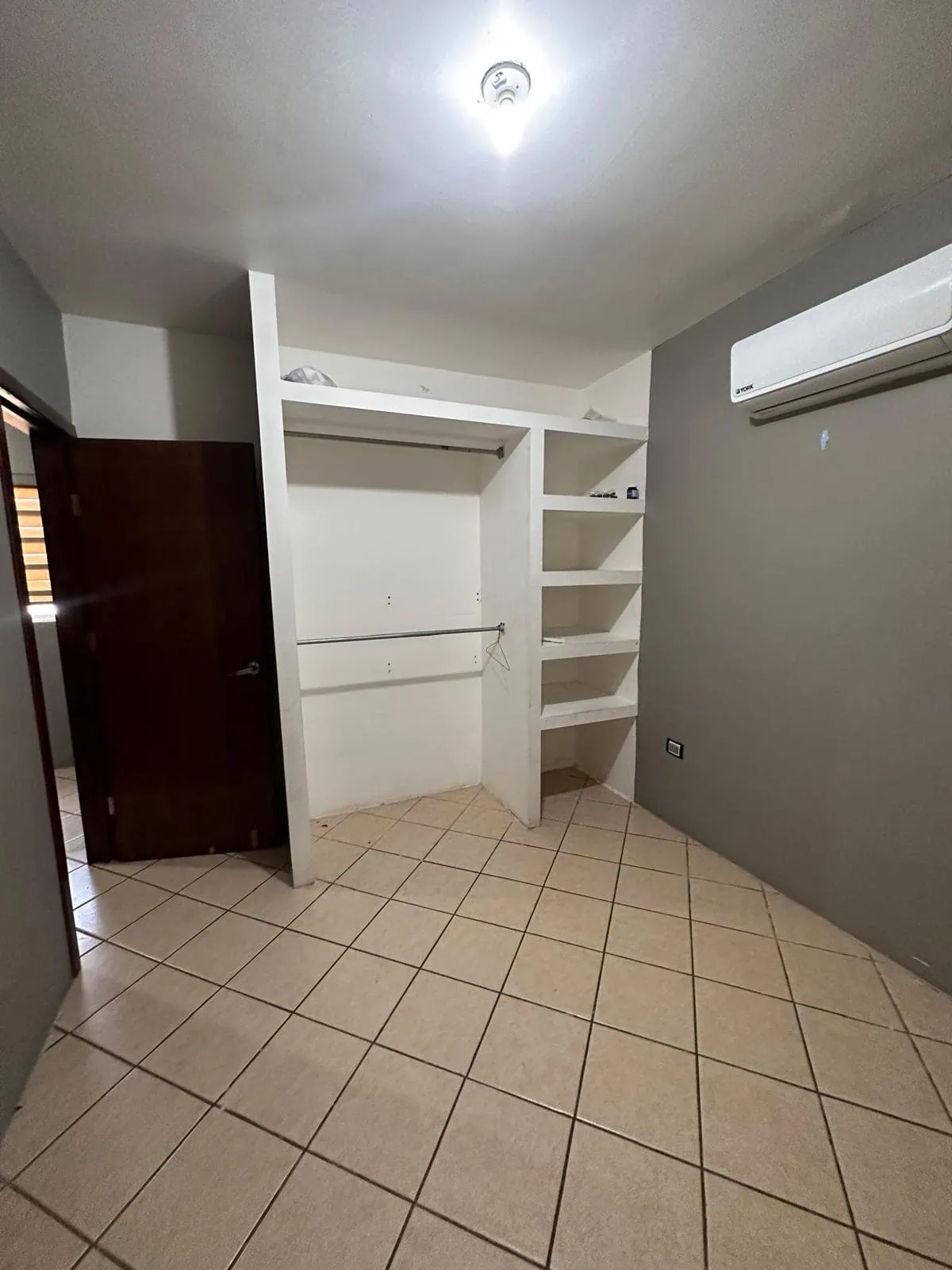 Casa en venta con ampliación en Villa del Roble en Mexicali, B.C.