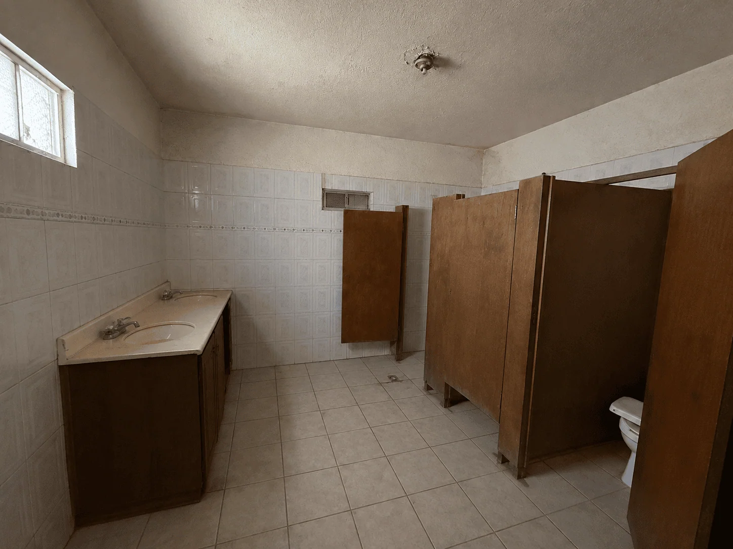 Terreno con Almacén en venta en Colonia Wisteria, Mexicali B.C.