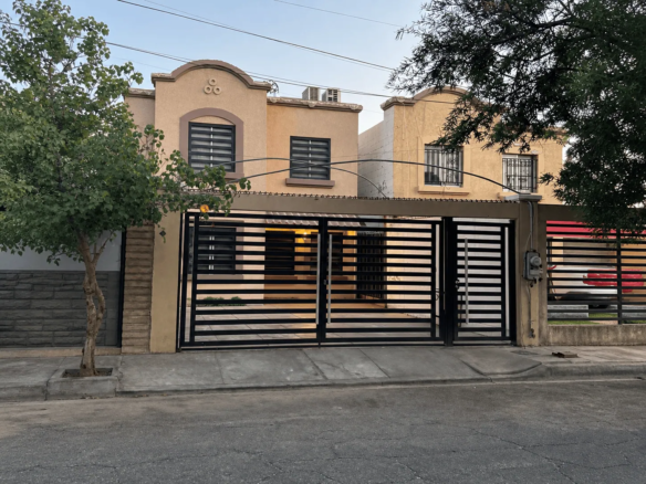 Casa en venta con ampliación en Villa del Roble en Mexicali, B.C.