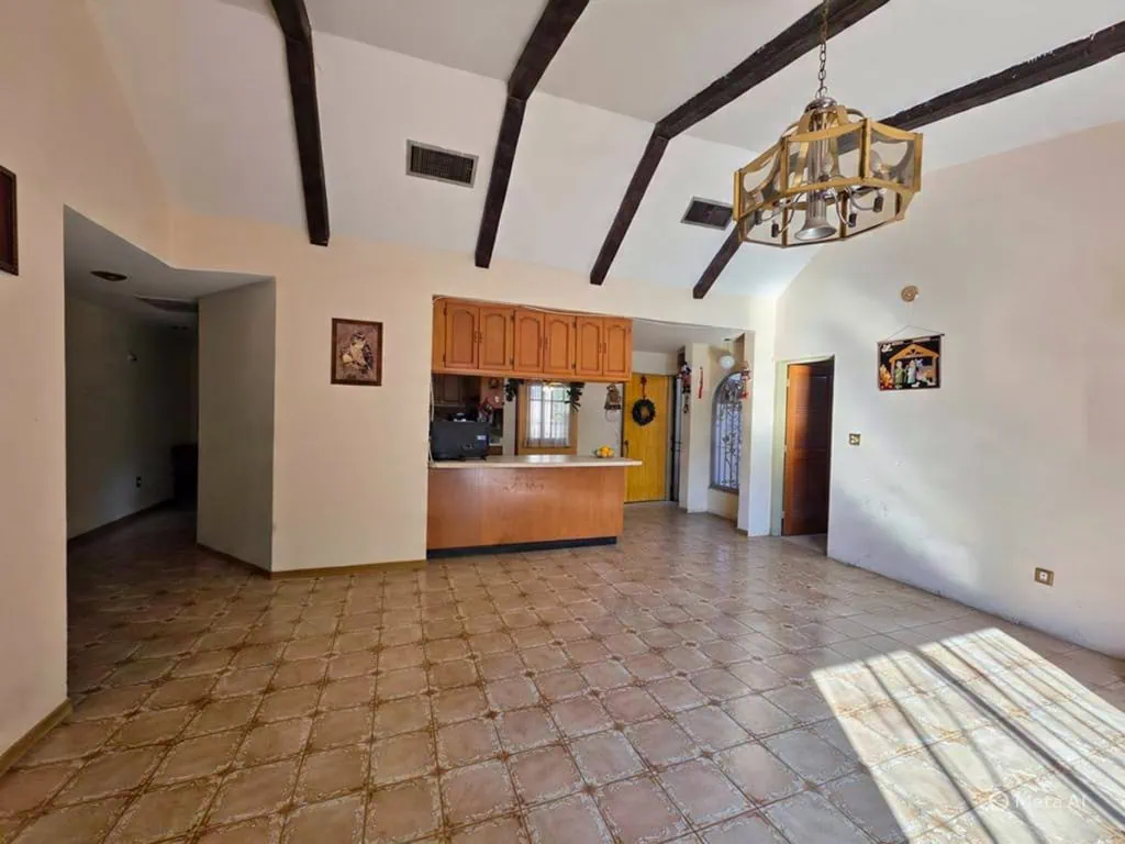 Casa en venta en Jardines del Lago con terreno muy amplio en Mexicali, B.C.