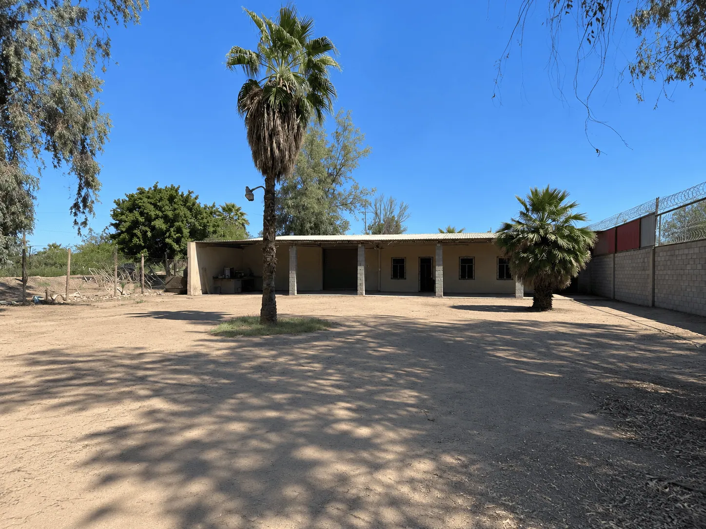 Terreno con Almacén en venta en Colonia Wisteria, Mexicali B.C.