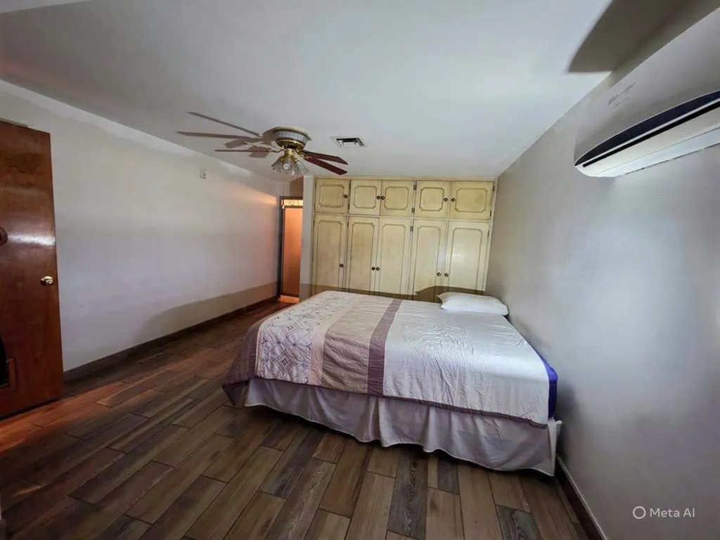 Casa en venta en Jardines del Lago con terreno muy amplio en Mexicali, B.C.