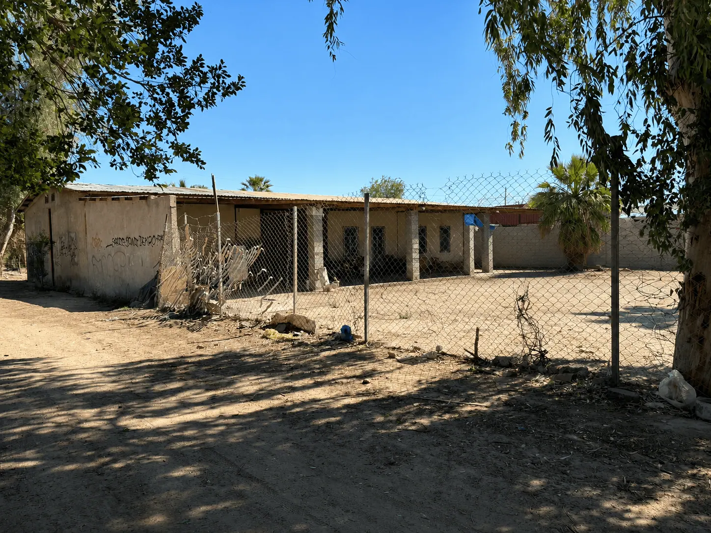 Terreno con Almacén en venta en Colonia Wisteria, Mexicali B.C.
