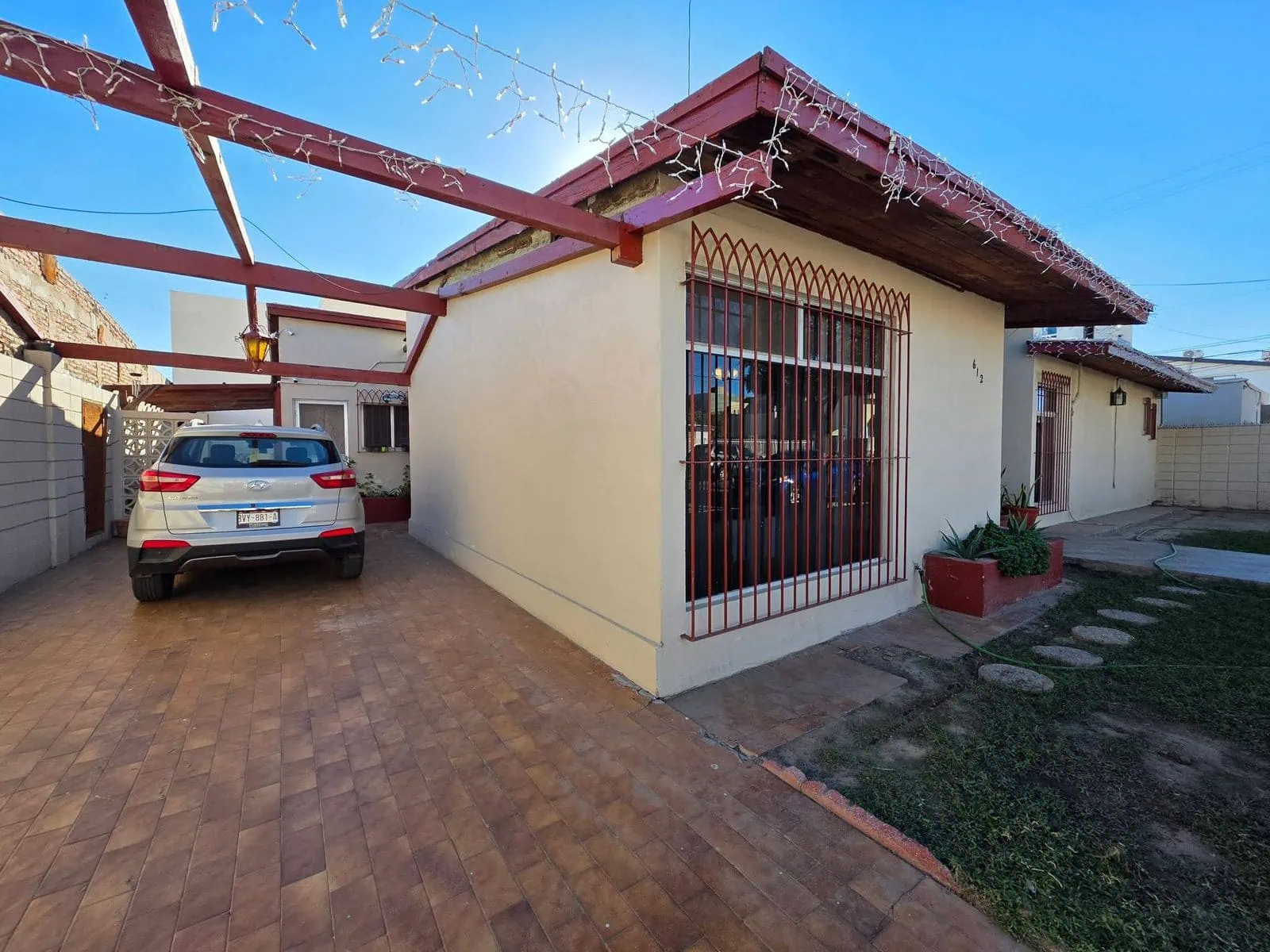 Casa en venta en Jardines del Lago con terreno muy amplio en Mexicali, B.C.