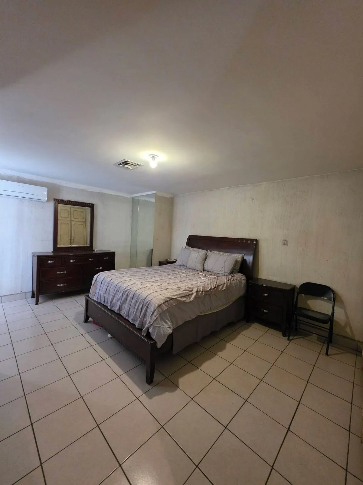 Casa en venta en Jardines del Lago con terreno muy amplio en Mexicali, B.C.