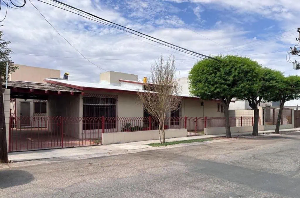 Casa en venta en Jardines del Lago con terreno muy amplio en Mexicali, B.C.